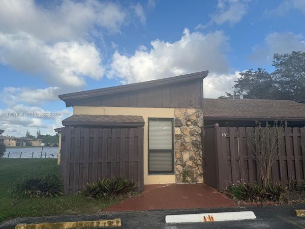 516 Briarwood Cir , Unit 1-51, Hollywood, FL 33024