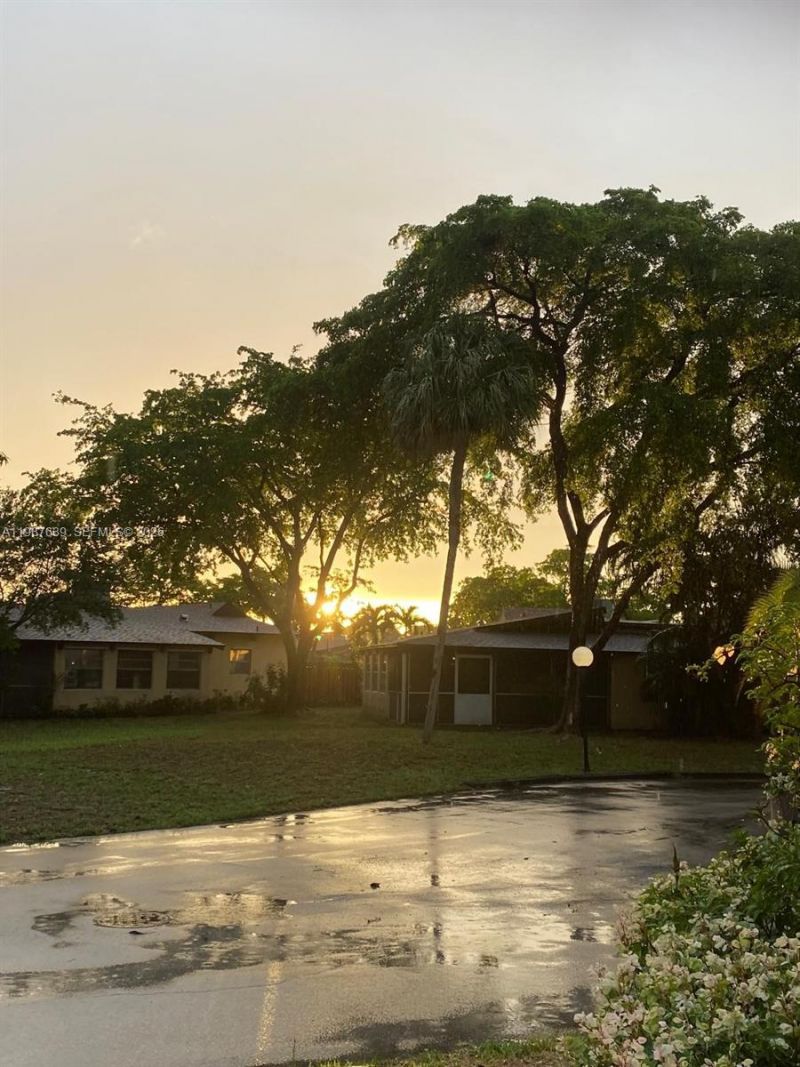 516 Briarwood Cir , Unit 1-51, Hollywood, FL 33024 Photo