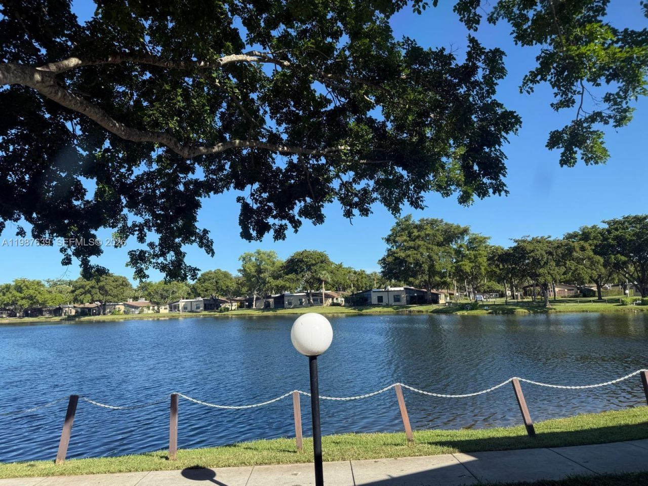 516 Briarwood Cir , Unit 1-51, Hollywood, FL 33024 Photo