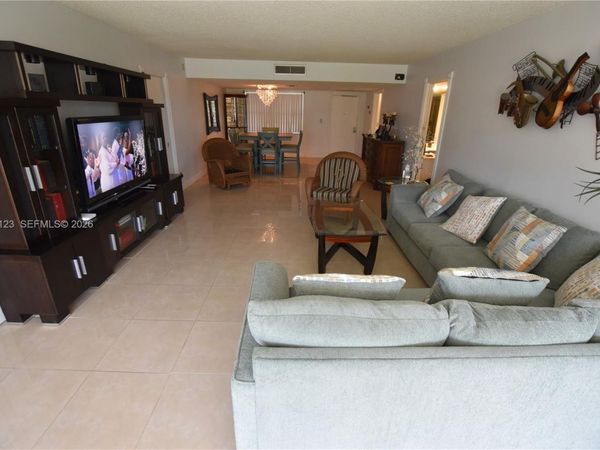 3800 Oaks Clubhouse Dr , Unit 309, Pompano Beach, FL 33069