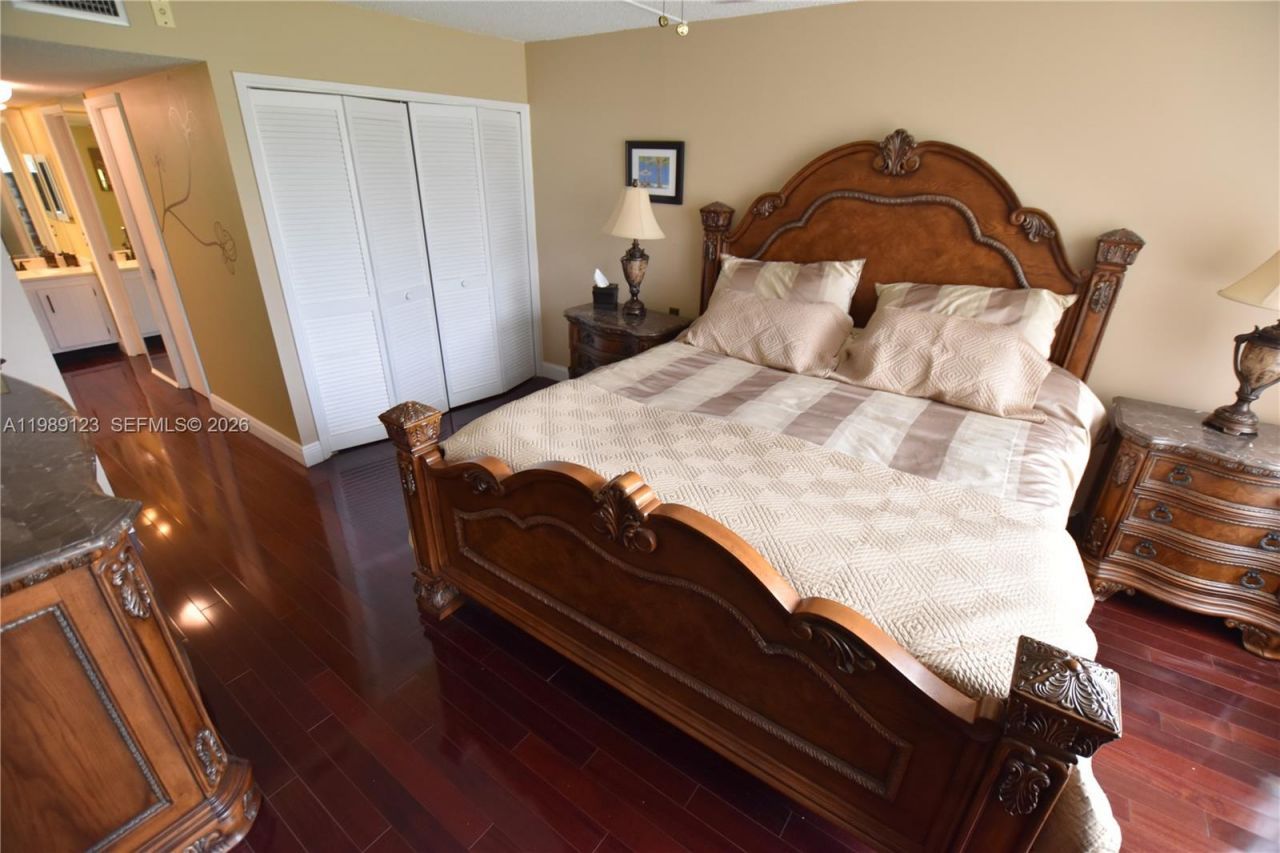 3800 Oaks Clubhouse Dr , Unit 309, Pompano Beach, FL 33069 Photo