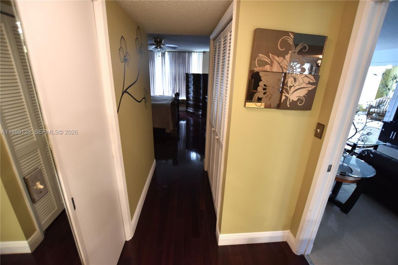 3800 Oaks Clubhouse Dr , Unit 309, Pompano Beach, FL 33069 Photo