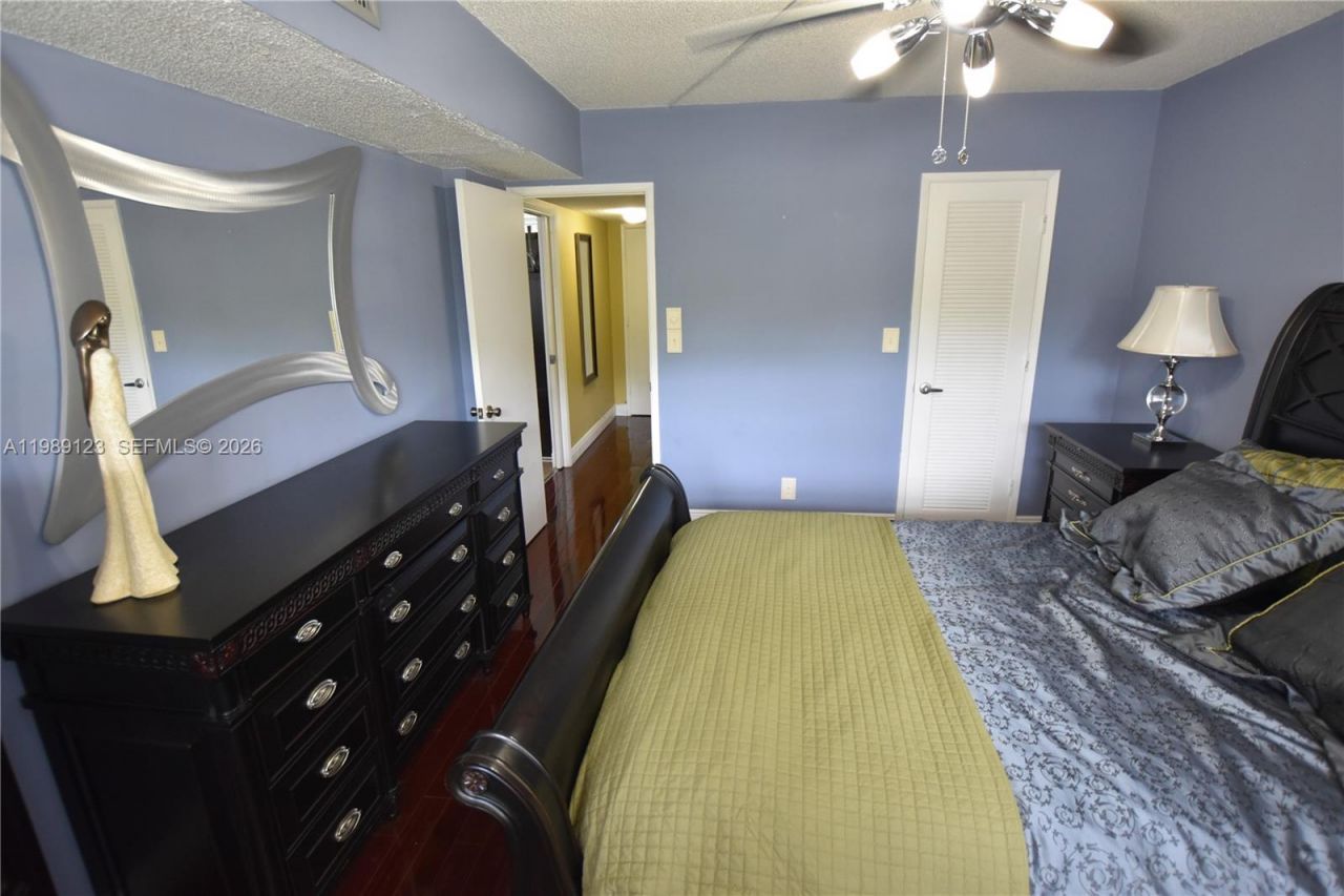 3800 Oaks Clubhouse Dr , Unit 309, Pompano Beach, FL 33069 Photo