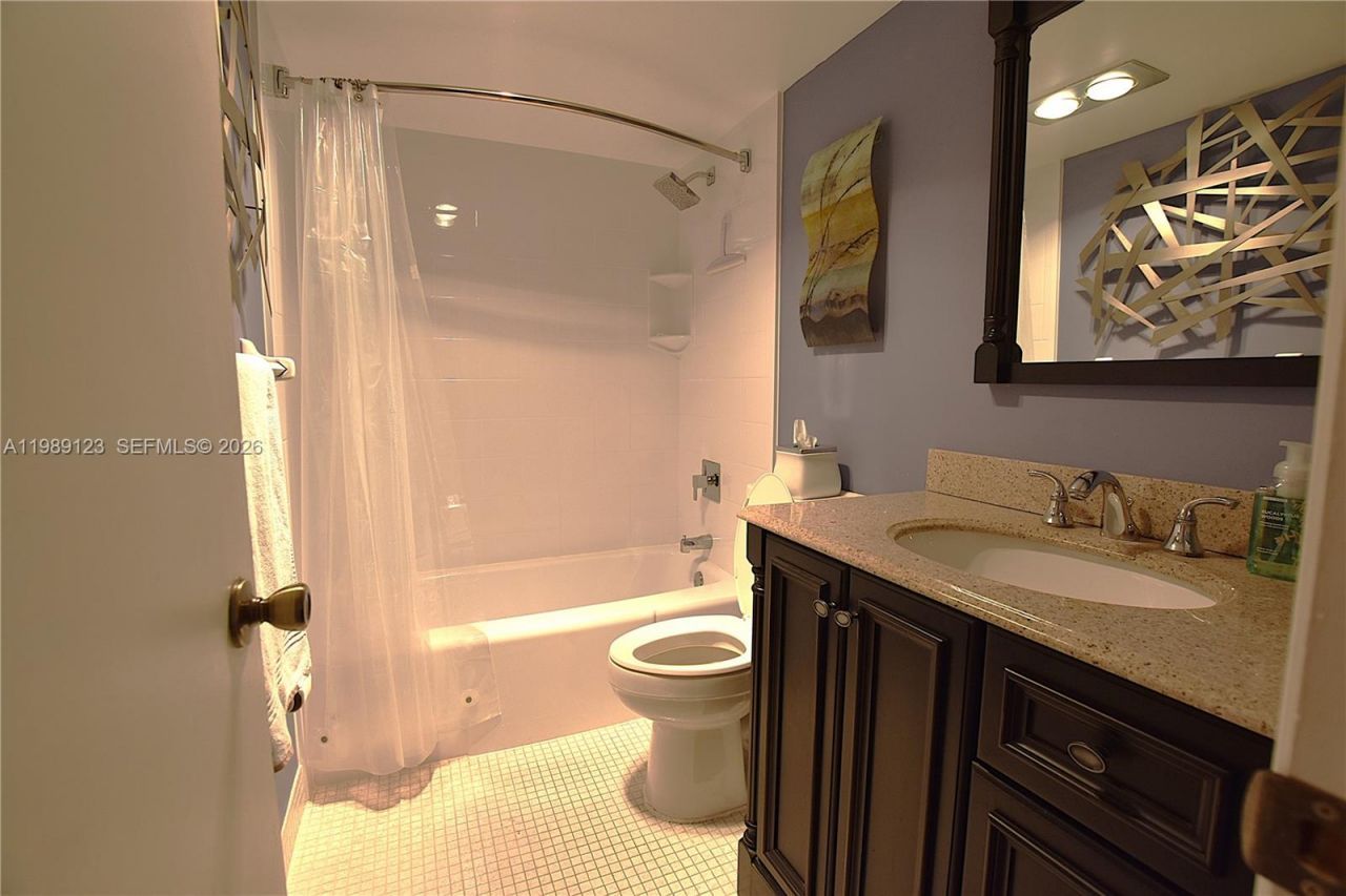 3800 Oaks Clubhouse Dr , Unit 309, Pompano Beach, FL 33069 Photo