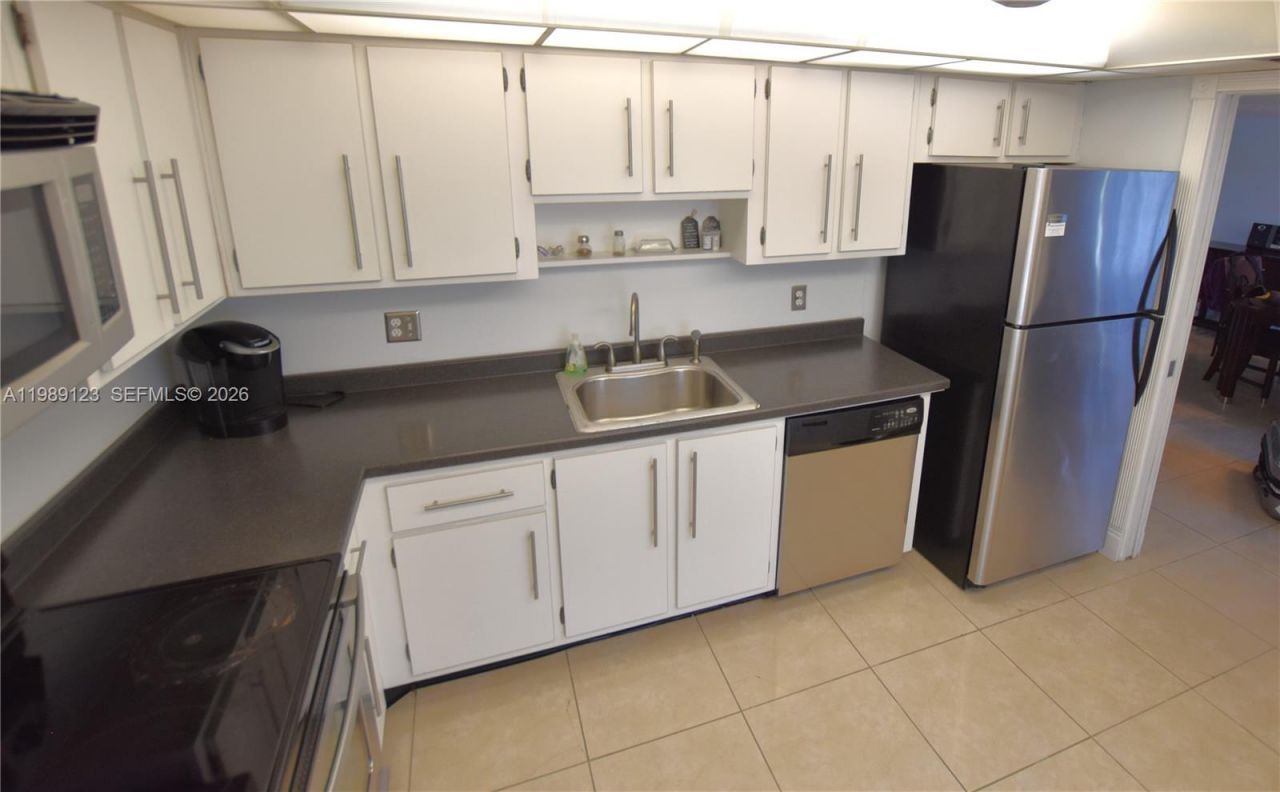 3800 Oaks Clubhouse Dr , Unit 309, Pompano Beach, FL 33069 Photo