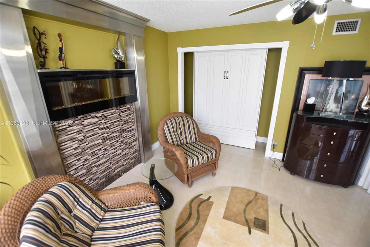 3800 Oaks Clubhouse Dr , Unit 309, Pompano Beach, FL 33069 Photo