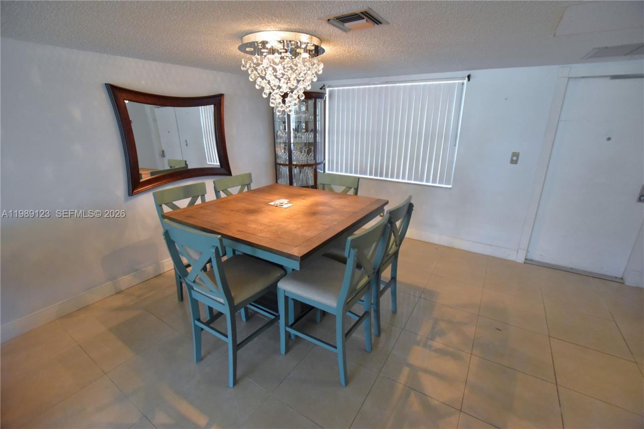 3800 Oaks Clubhouse Dr , Unit 309, Pompano Beach, FL 33069 Photo