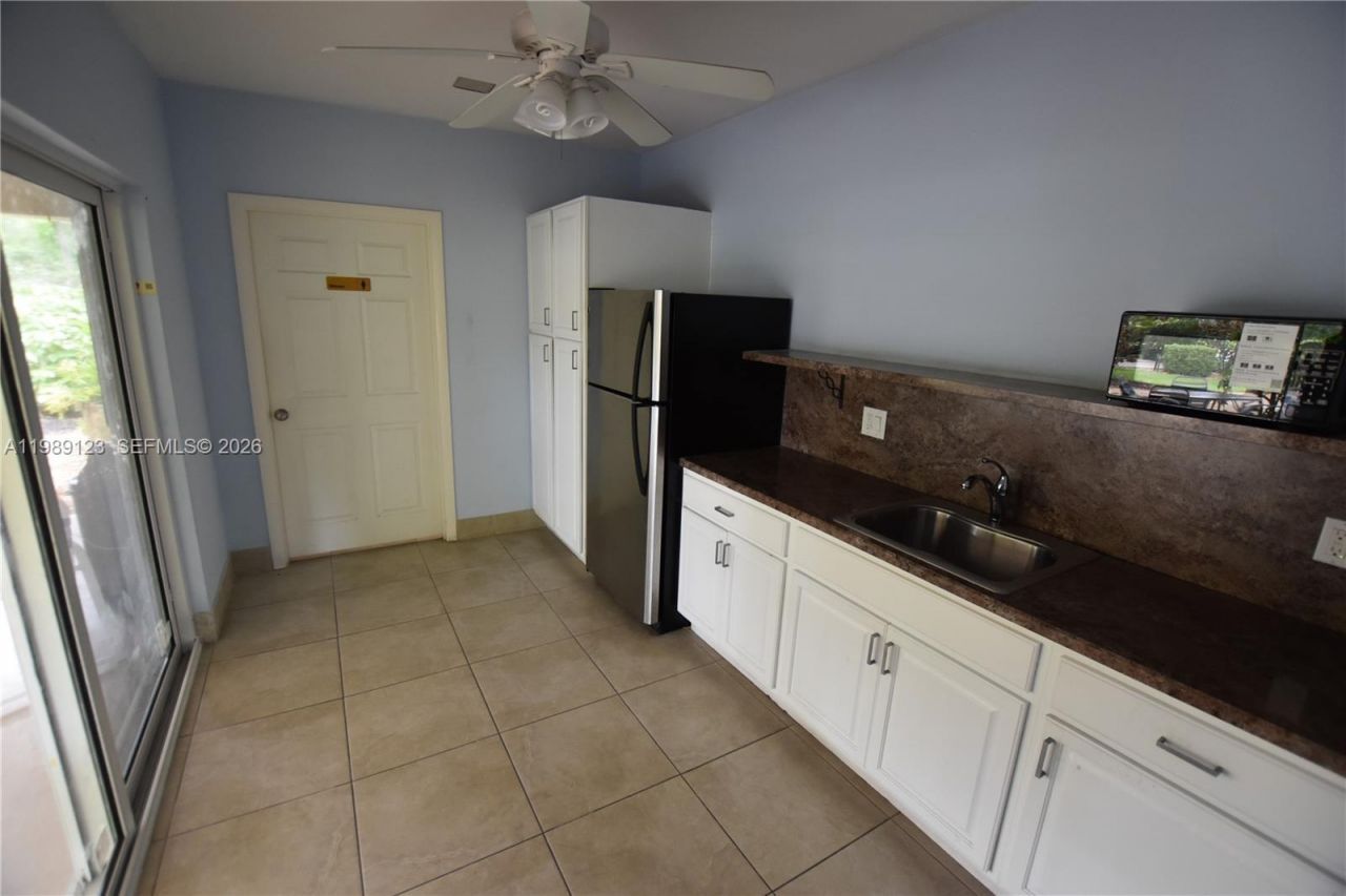 3800 Oaks Clubhouse Dr , Unit 309, Pompano Beach, FL 33069 Photo