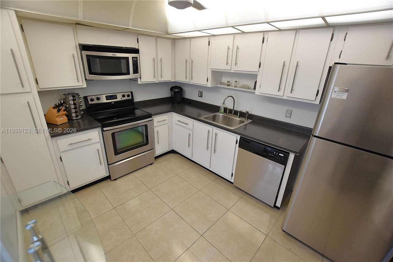 3800 Oaks Clubhouse Dr , Unit 309, Pompano Beach, FL 33069 Photo