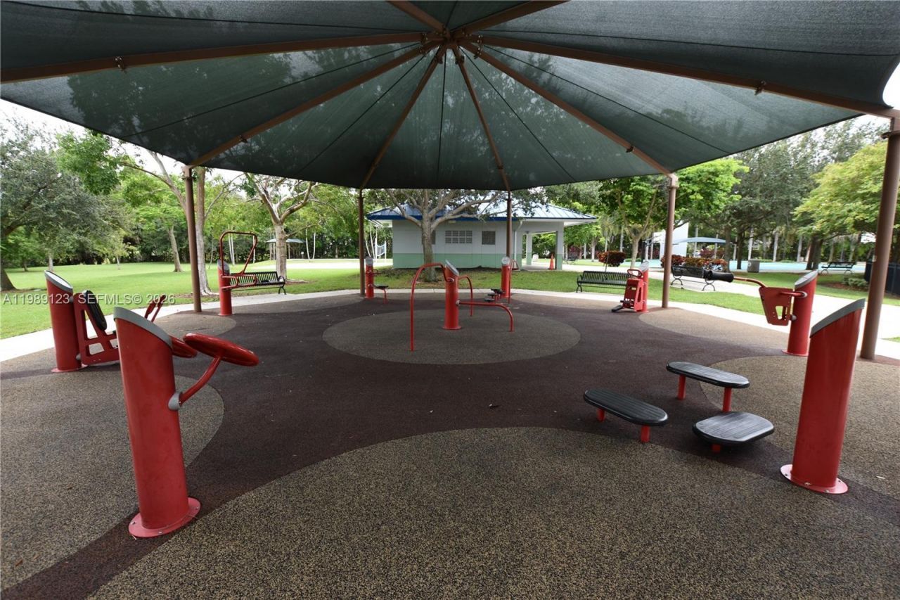 3800 Oaks Clubhouse Dr , Unit 309, Pompano Beach, FL 33069 Photo