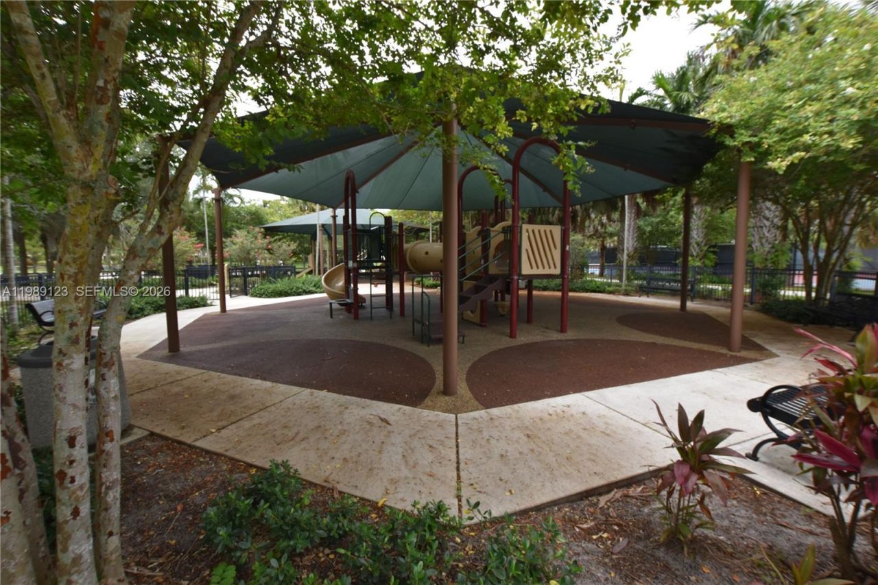 3800 Oaks Clubhouse Dr , Unit 309, Pompano Beach, FL 33069 Photo