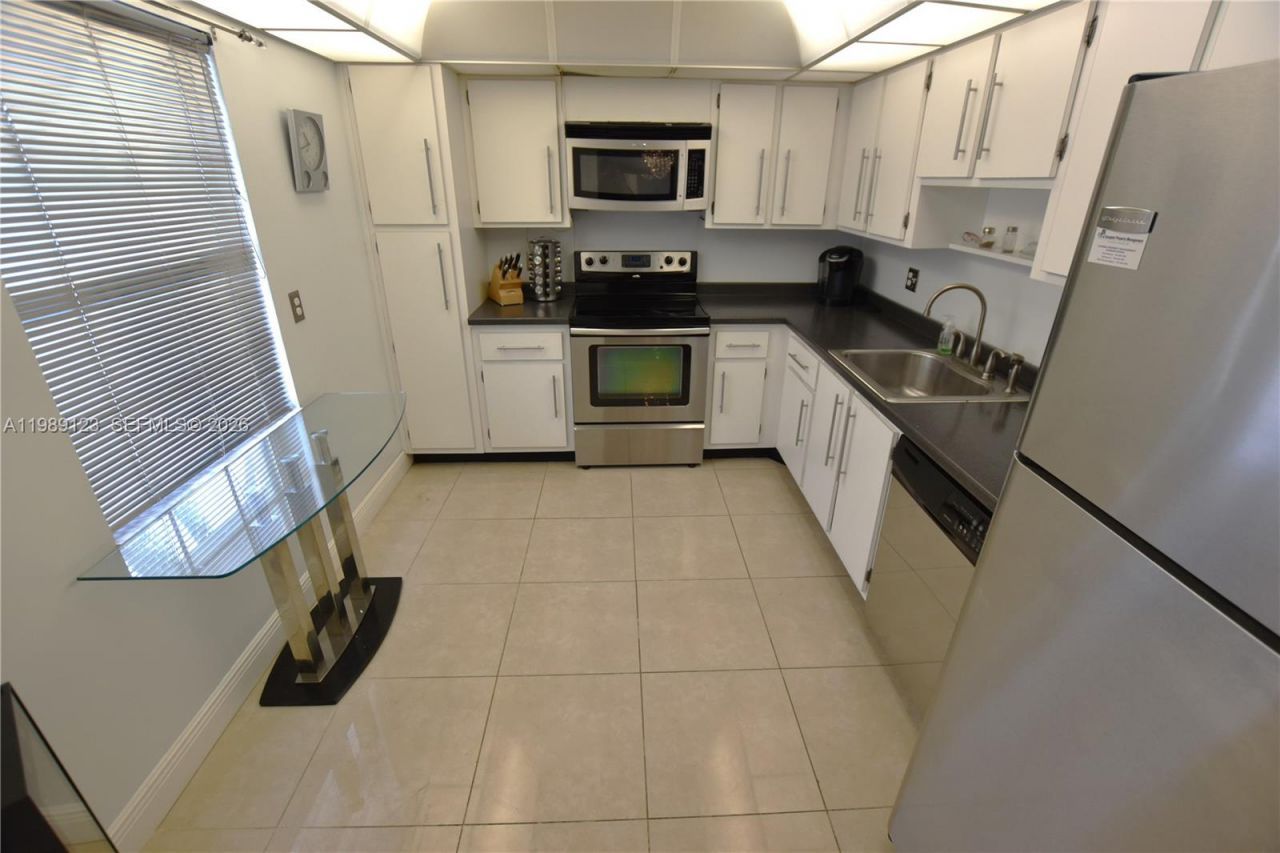 3800 Oaks Clubhouse Dr , Unit 309, Pompano Beach, FL 33069 Photo