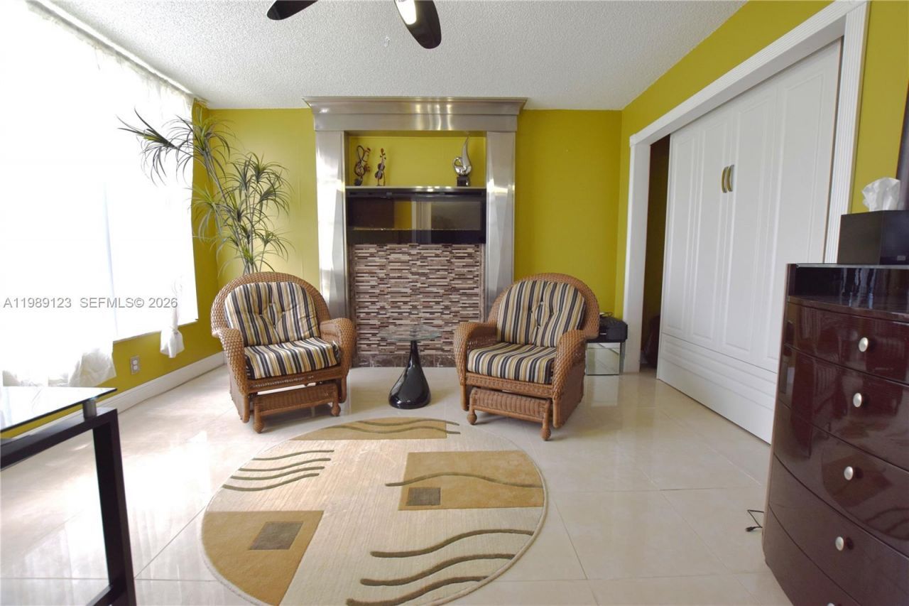 3800 Oaks Clubhouse Dr , Unit 309, Pompano Beach, FL 33069 Photo