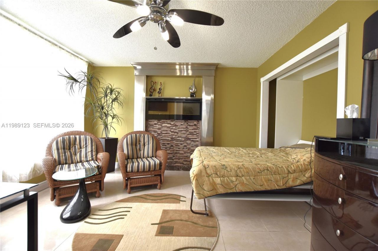 3800 Oaks Clubhouse Dr , Unit 309, Pompano Beach, FL 33069 Photo