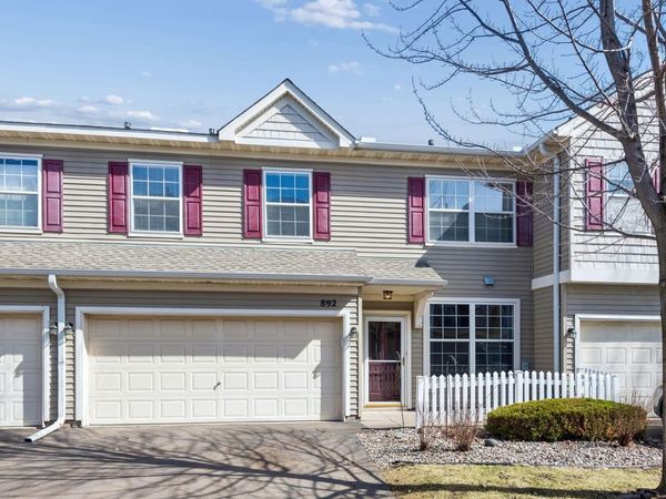 892 Braunworth Court, Chaska, MN 55318