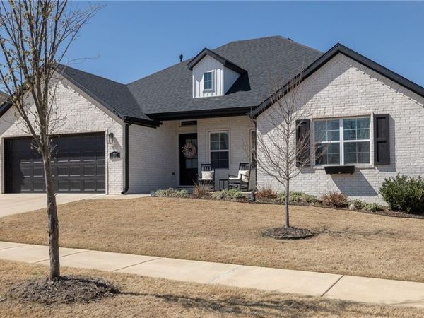 1575 N Pershing Street, Fayetteville, AR 72704