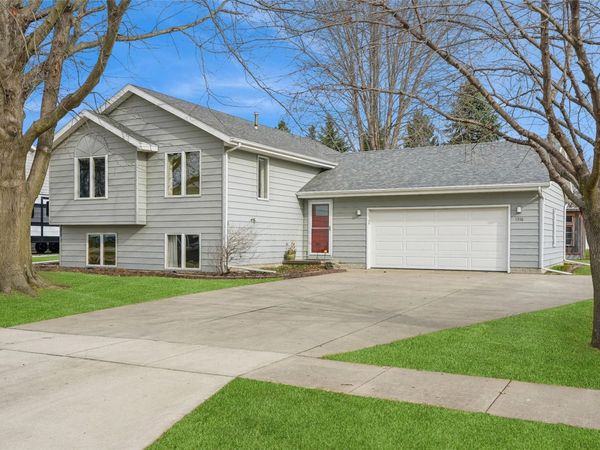 1316 E Girard Avenue, Indianola, IA 50125