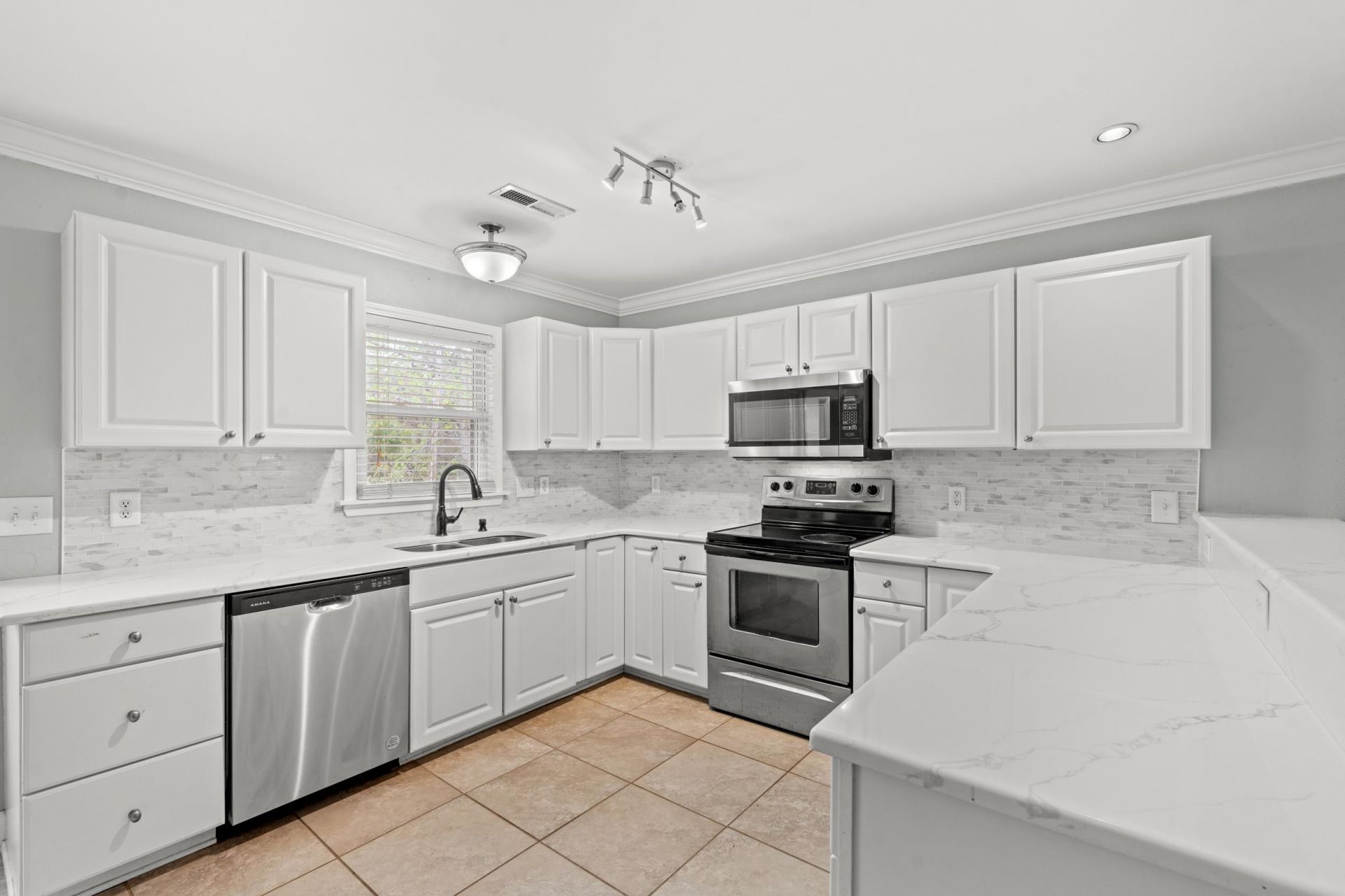1015 Hagley Dr. Photo 17