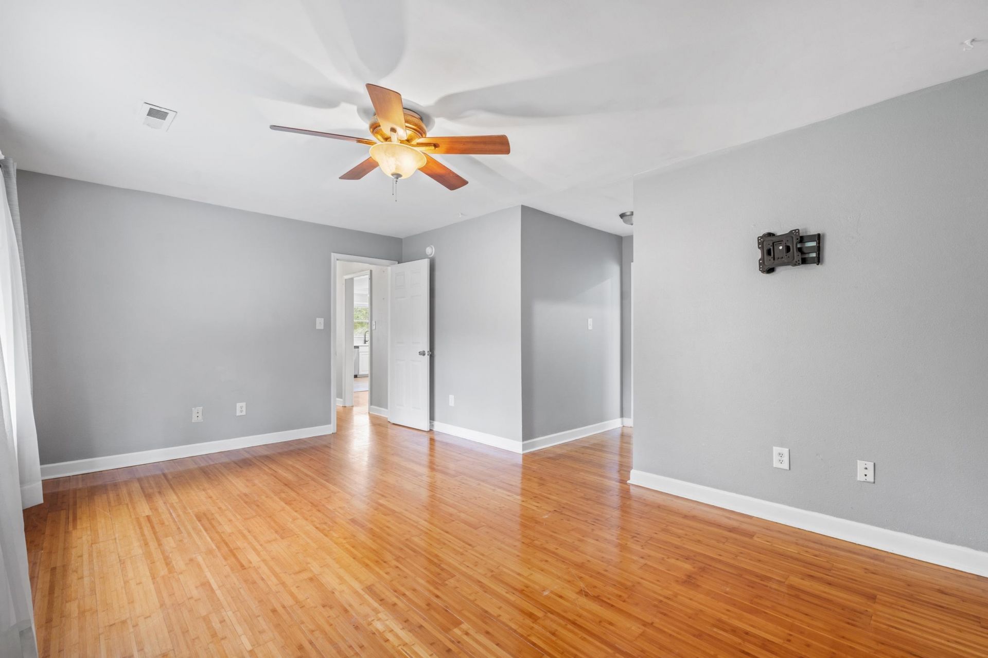1015 Hagley Dr. Photo 22