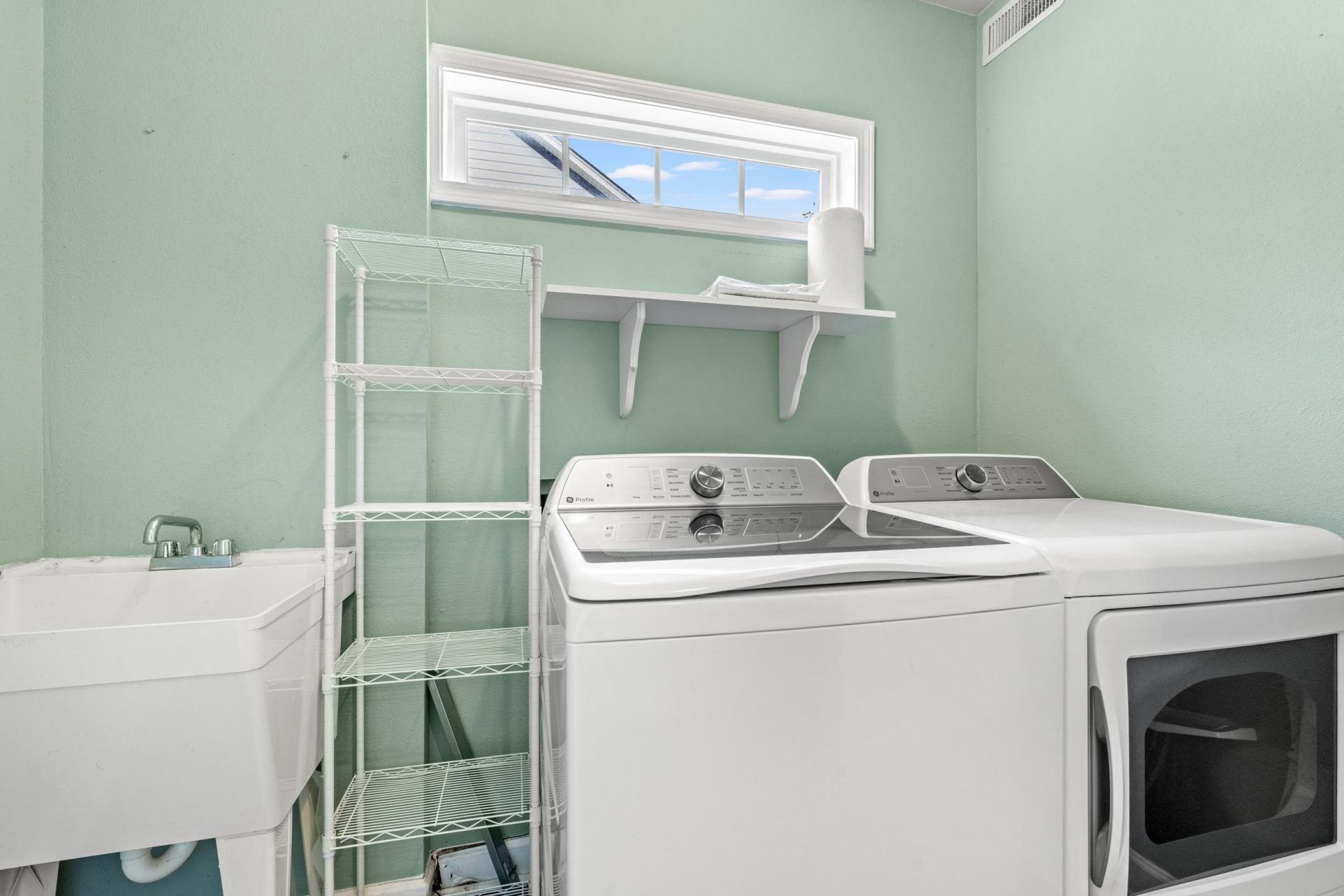 1015 Hagley Dr. Photo 31