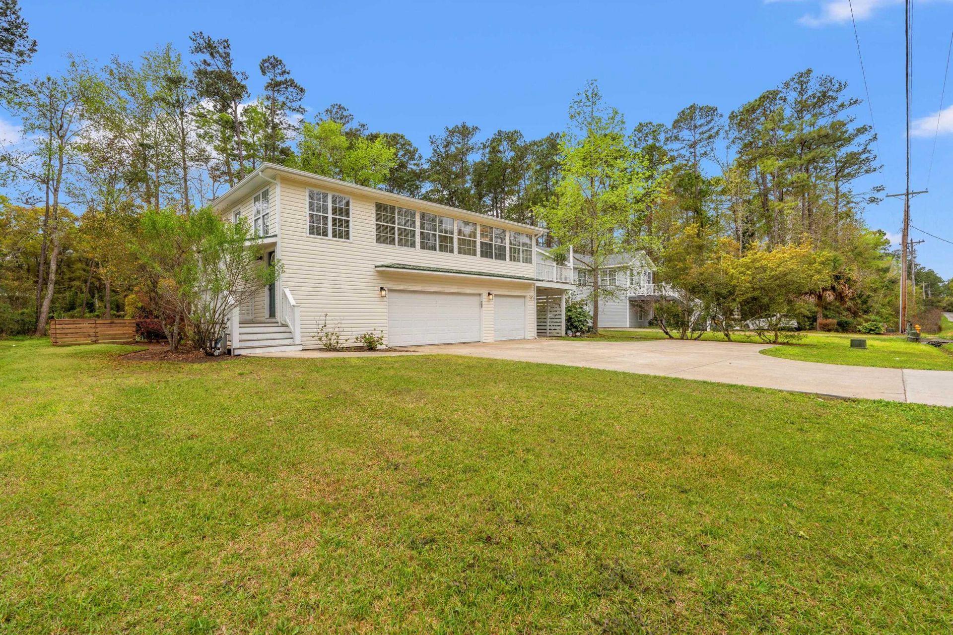 1015 Hagley Dr. Photo 4