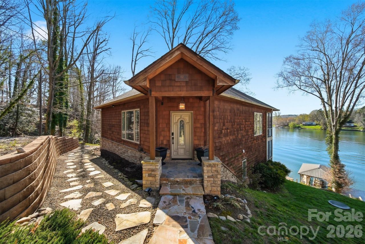 152 Bridge Pointe Lane , Hickory, NC 28601 Main Photo