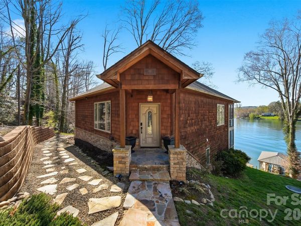 152 Bridge Pointe Lane , Hickory, NC 28601