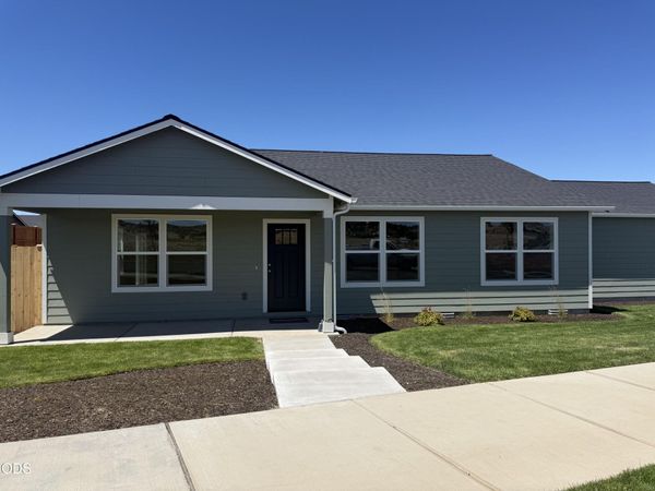 639 NE Arnold Street, Unit 173, Madras, OR 97741