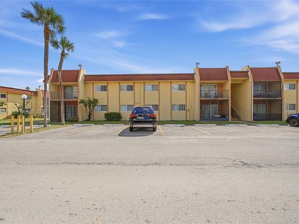 2970 NW 55th Ave, Unit 1C, Lauderhill, FL 33313