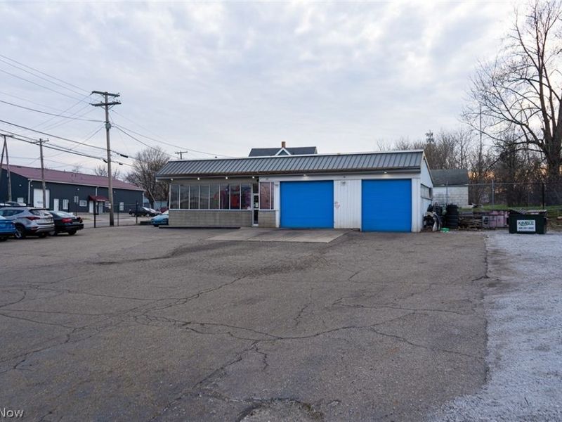 2203 Navarre Road SW, Canton, OH 44706 Photo 2