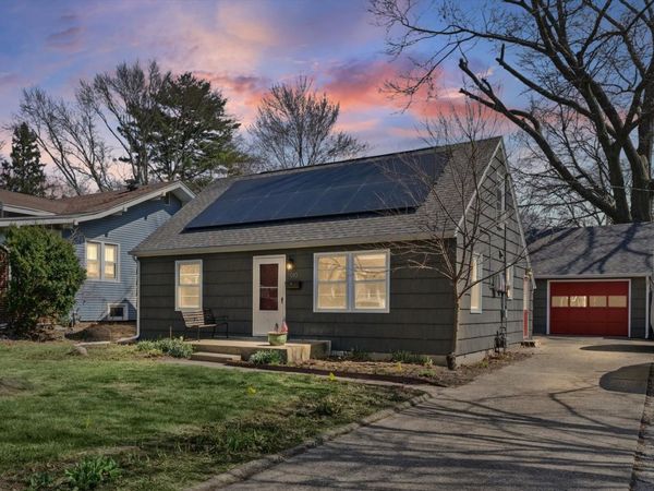 910 S Lynn Street , Urbana, IL 61801