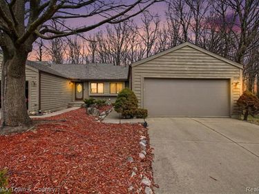 2442 Valley Oaks Circle, Flint Twp, MI 48532