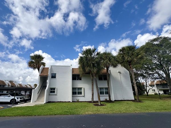 2915 SW 22nd Avenue, Unit 201, Delray Beach, FL 33445