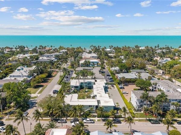 277 8th AVE S, Unit 277, NAPLES, FL 34102