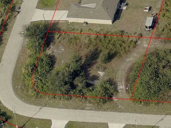 371 PINAFORE AVENUE , LEHIGH ACRES, FL 33974