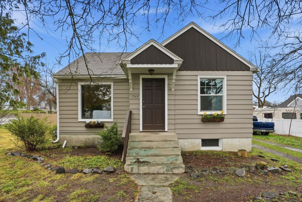 1522 N Locust Rd, Spokane, WA 99206 Main Photo