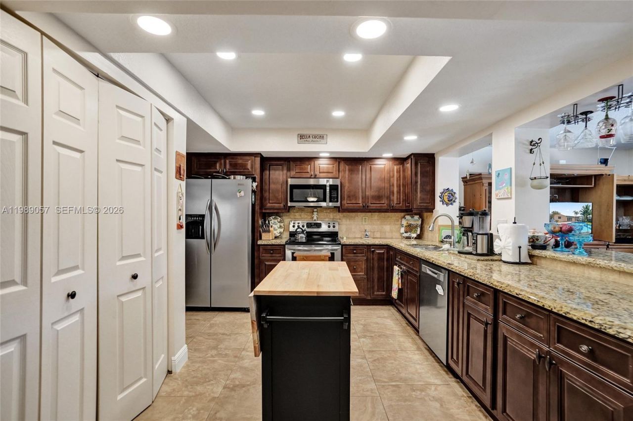 8730 NW 18th St, Pembroke Pines, FL 33024 Photo