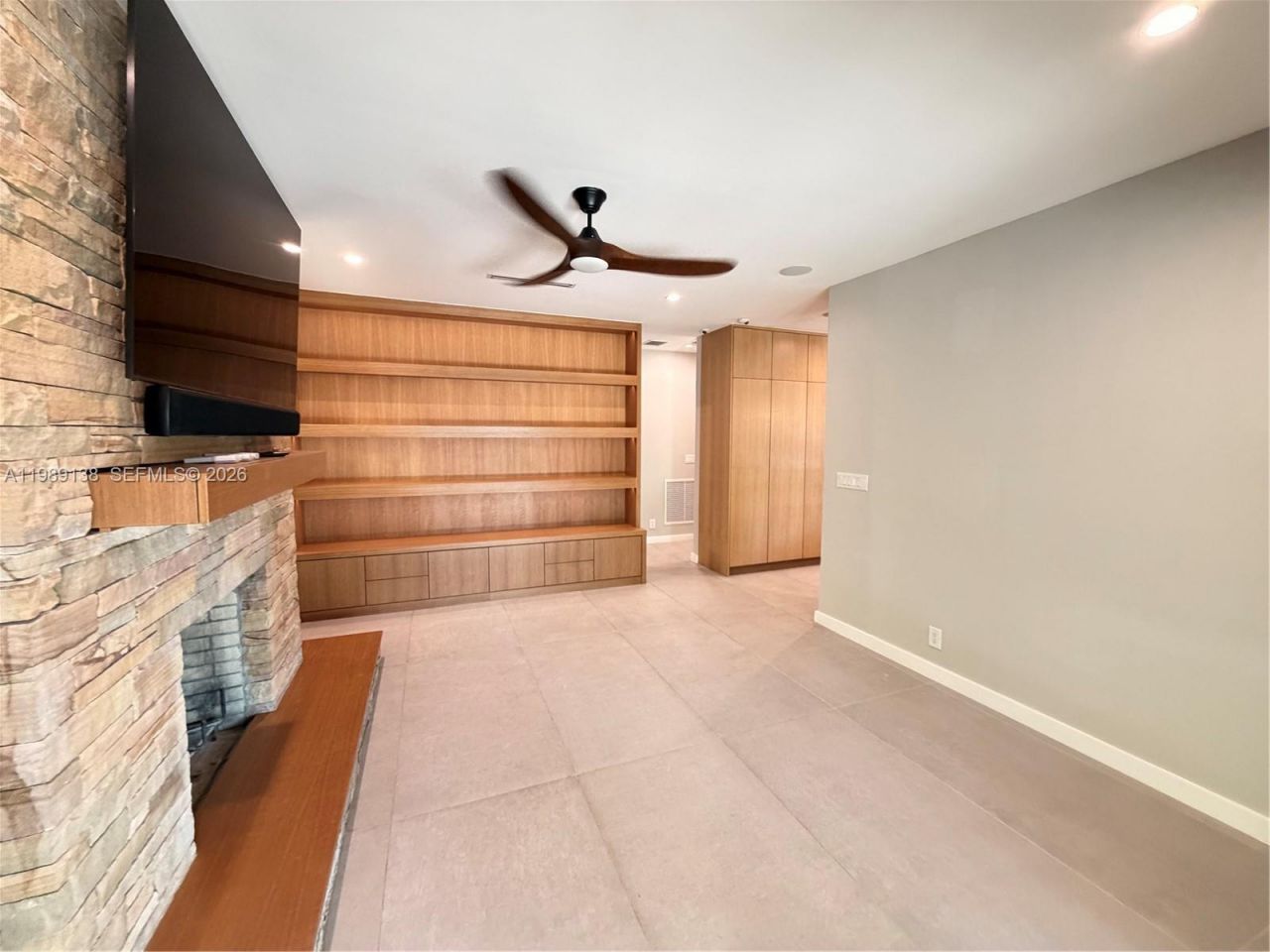 3200 NE 165th St, North Miami Beach, FL 33160 Photo