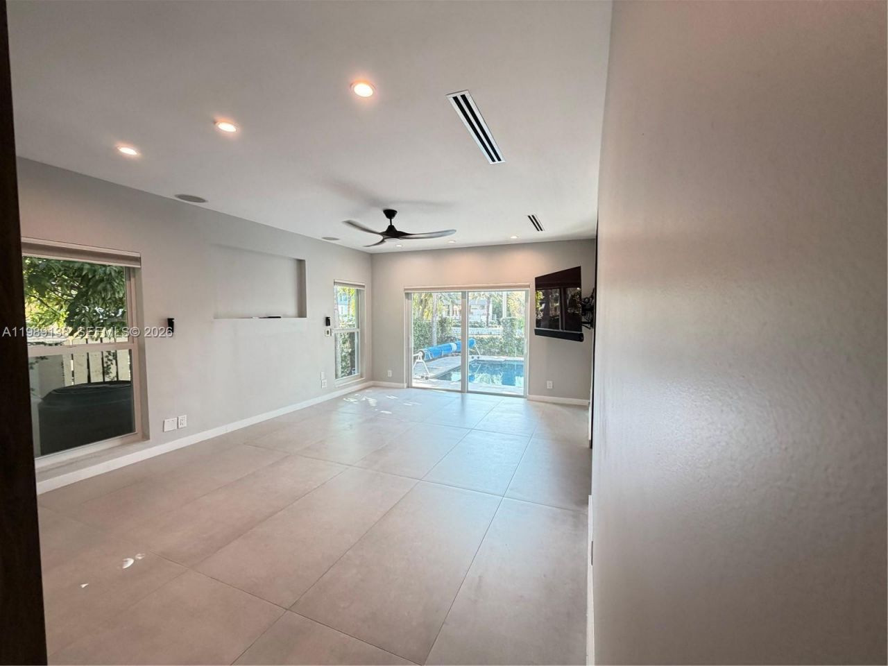 3200 NE 165th St, North Miami Beach, FL 33160 Photo