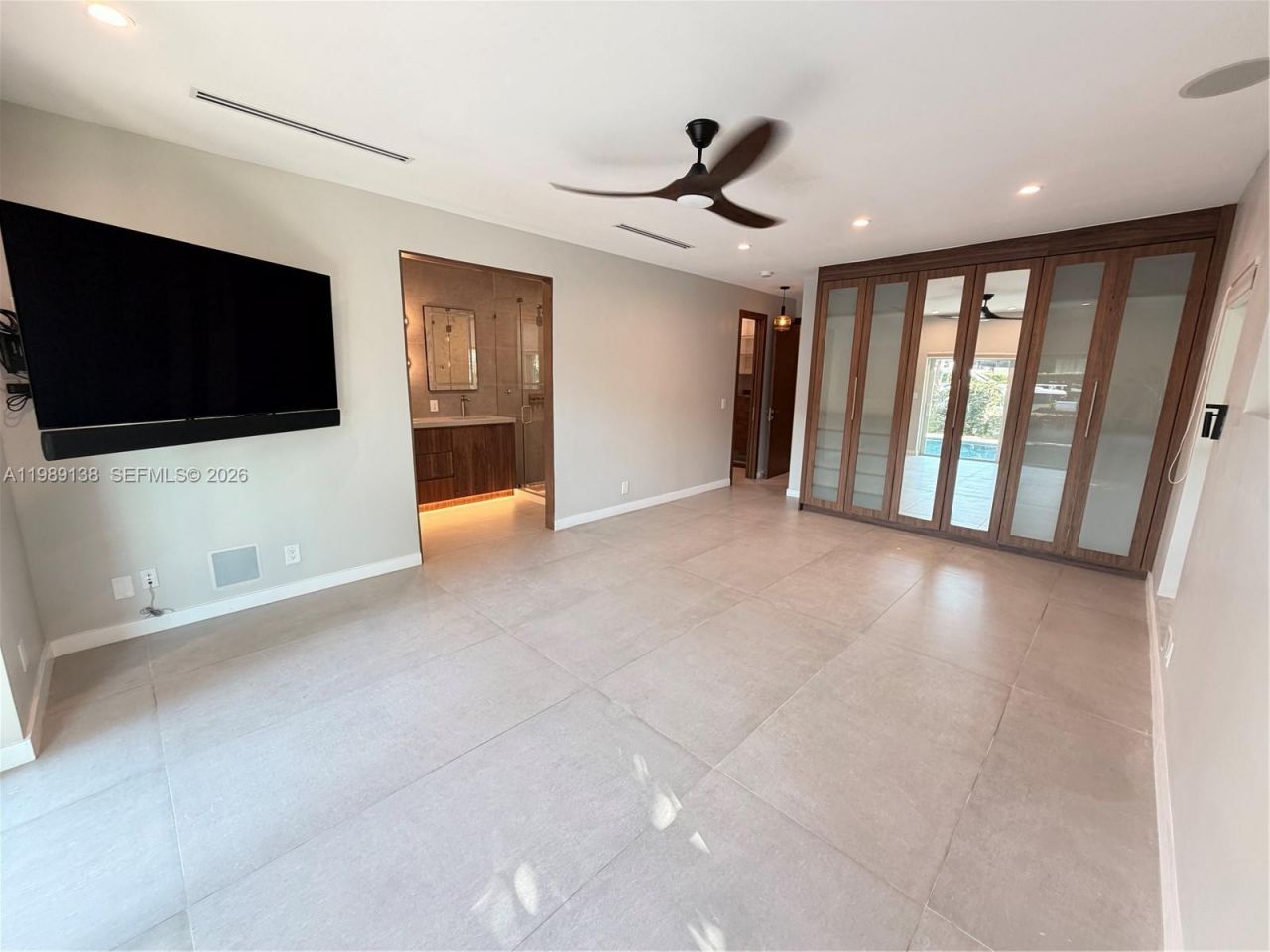 3200 NE 165th St, North Miami Beach, FL 33160 Photo
