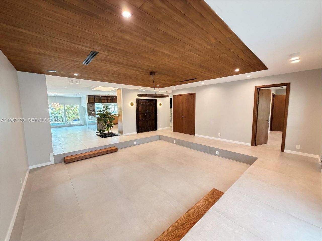 3200 NE 165th St, North Miami Beach, FL 33160 Photo
