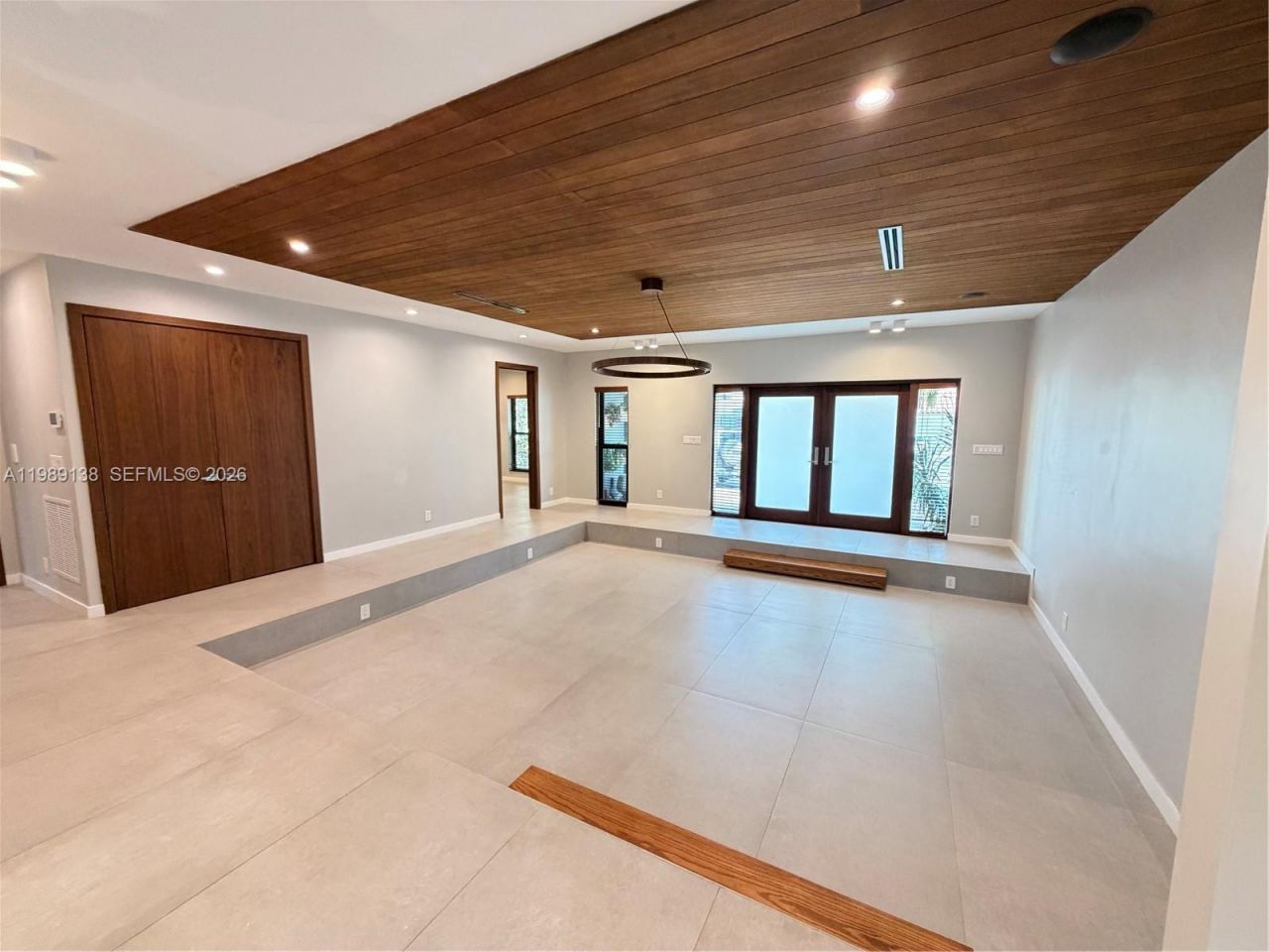 3200 NE 165th St, North Miami Beach, FL 33160 Photo