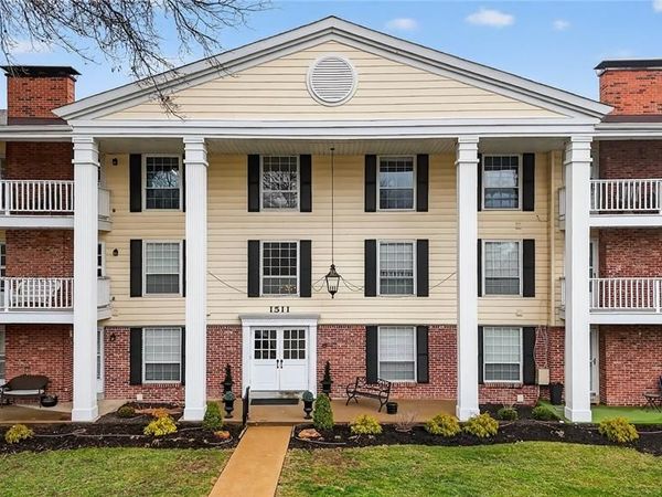1511 Hampton Hall Drive, Unit 17, Chesterfield, MO 63017