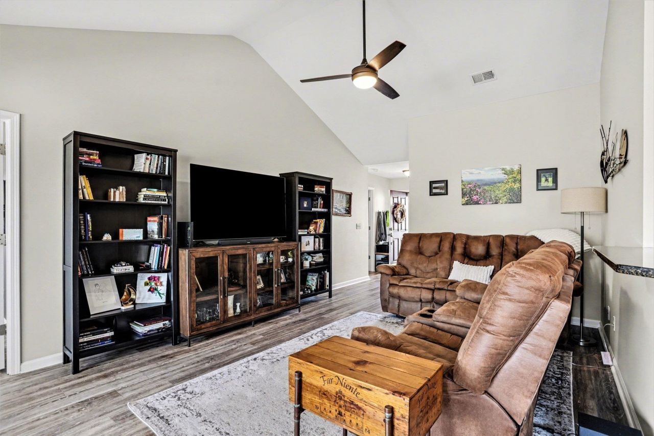 301 Whitchurch Dr. Photo 6