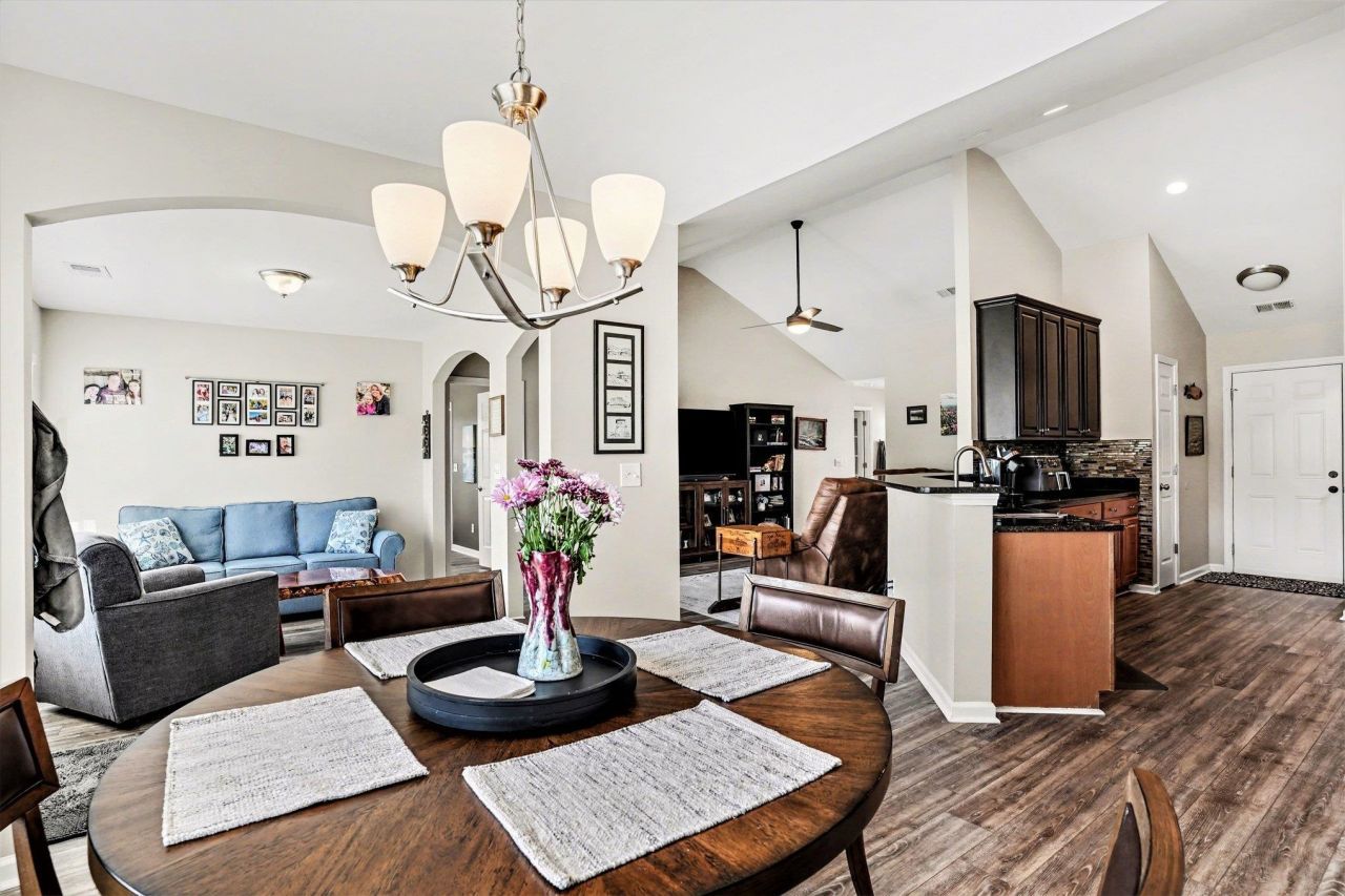 301 Whitchurch Dr. Photo 8