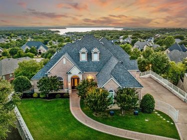 8800 Summit Point Court, Fort Worth, TX 76179