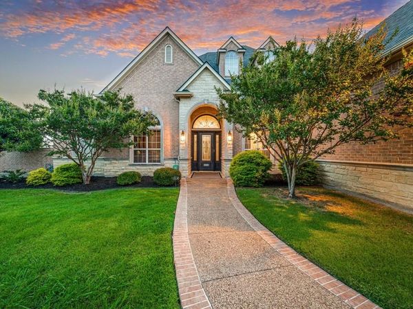 8800 Summit Point Court, Fort Worth, TX 76179