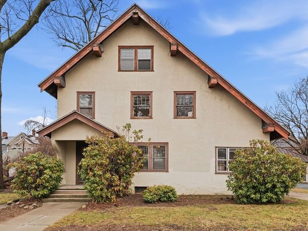 31 Trinity Ter, Springfield, MA 01108