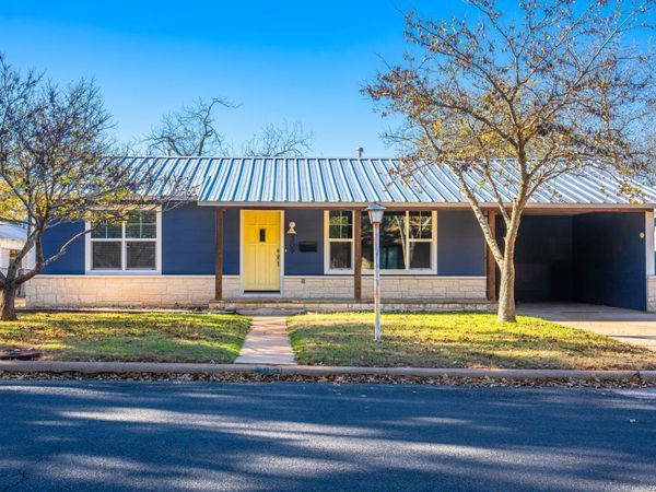309 W College Street, Fredericksburg, TX 78624