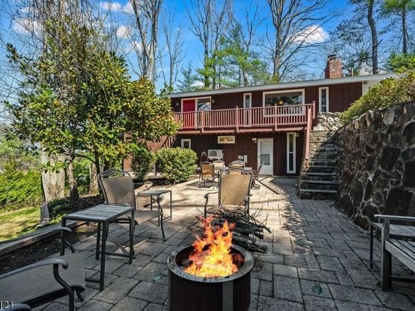 1044 Summit Ln, Mountainside, NJ 07092